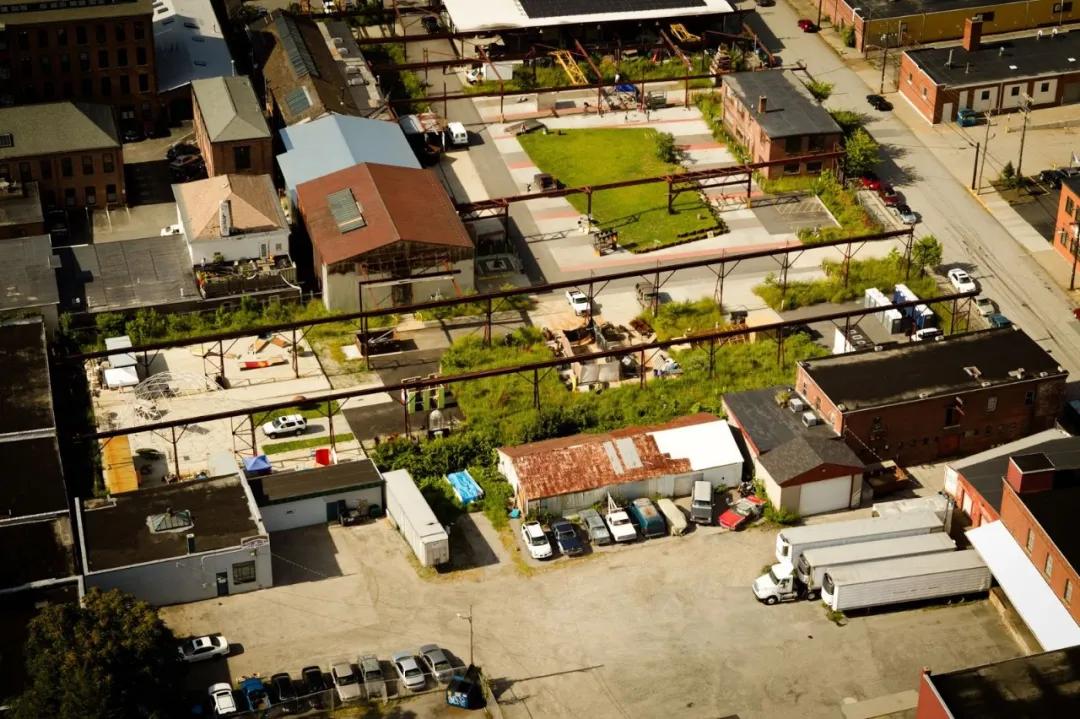 美国16岁少年攒零花钱购买过期仓库,但最后都选择全部物归原主