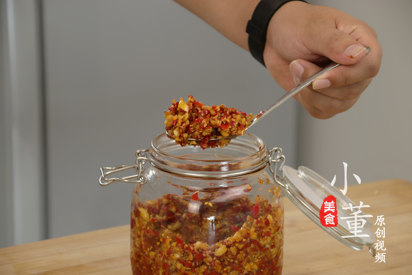 家庭自制辣椒酱配方不放冰箱,用干黄酱熬辣椒酱的做法及配方