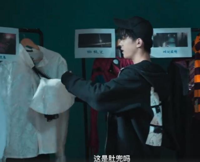 易烊千玺成“医生”,一个眼神让胖虎心跳加快,粉丝纷纷得病?