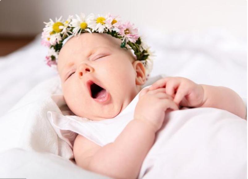 宝宝两个月睡整夜觉不吃奶正常吗,两个月宝宝睡整夜觉不喝奶怎么办