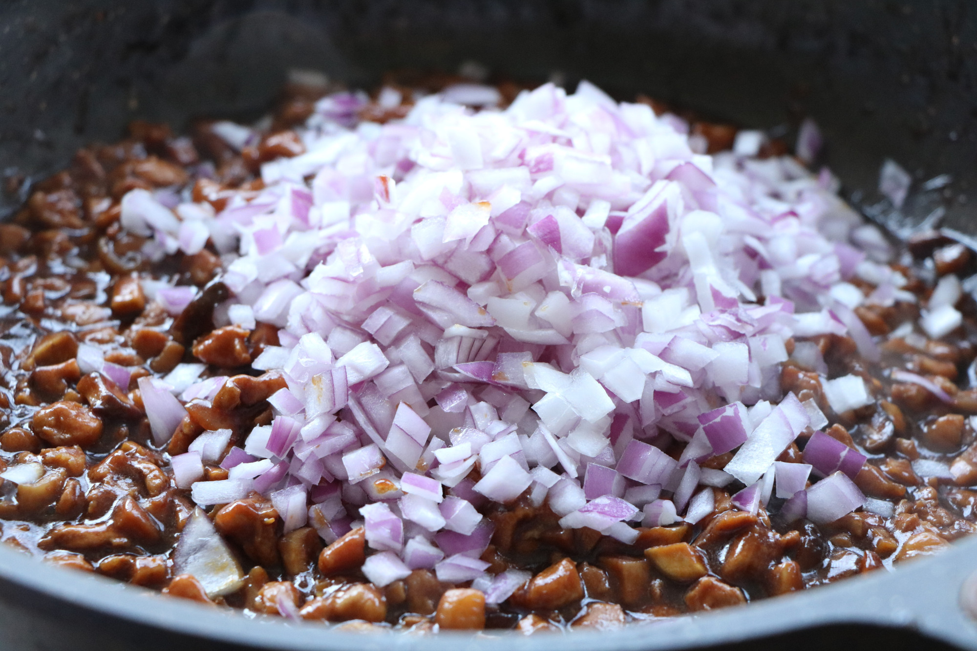 四川巴中正宗酱肉包的馅料全过程,茄子洋葱酱肉包馅料最正宗的做法