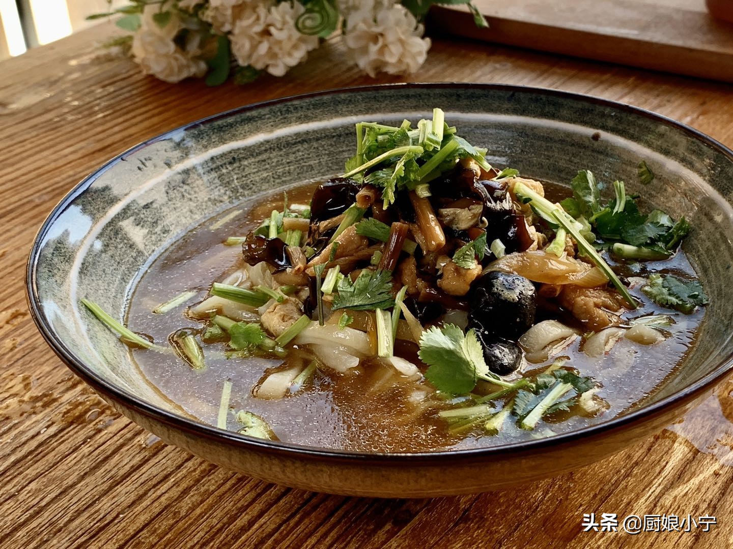 手擀面爽滑劲道有妙招,这样做不断不糟不发硬,北方老一辈做法