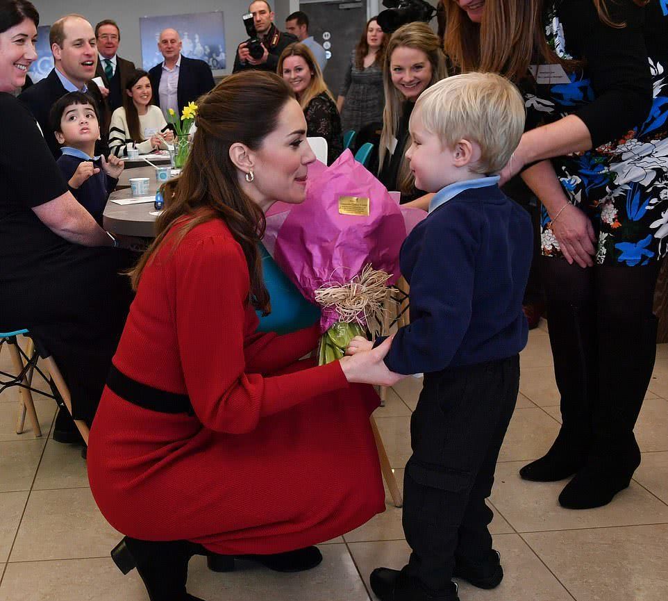 凯特紫色裙子视频,凯特刺绣裙图片