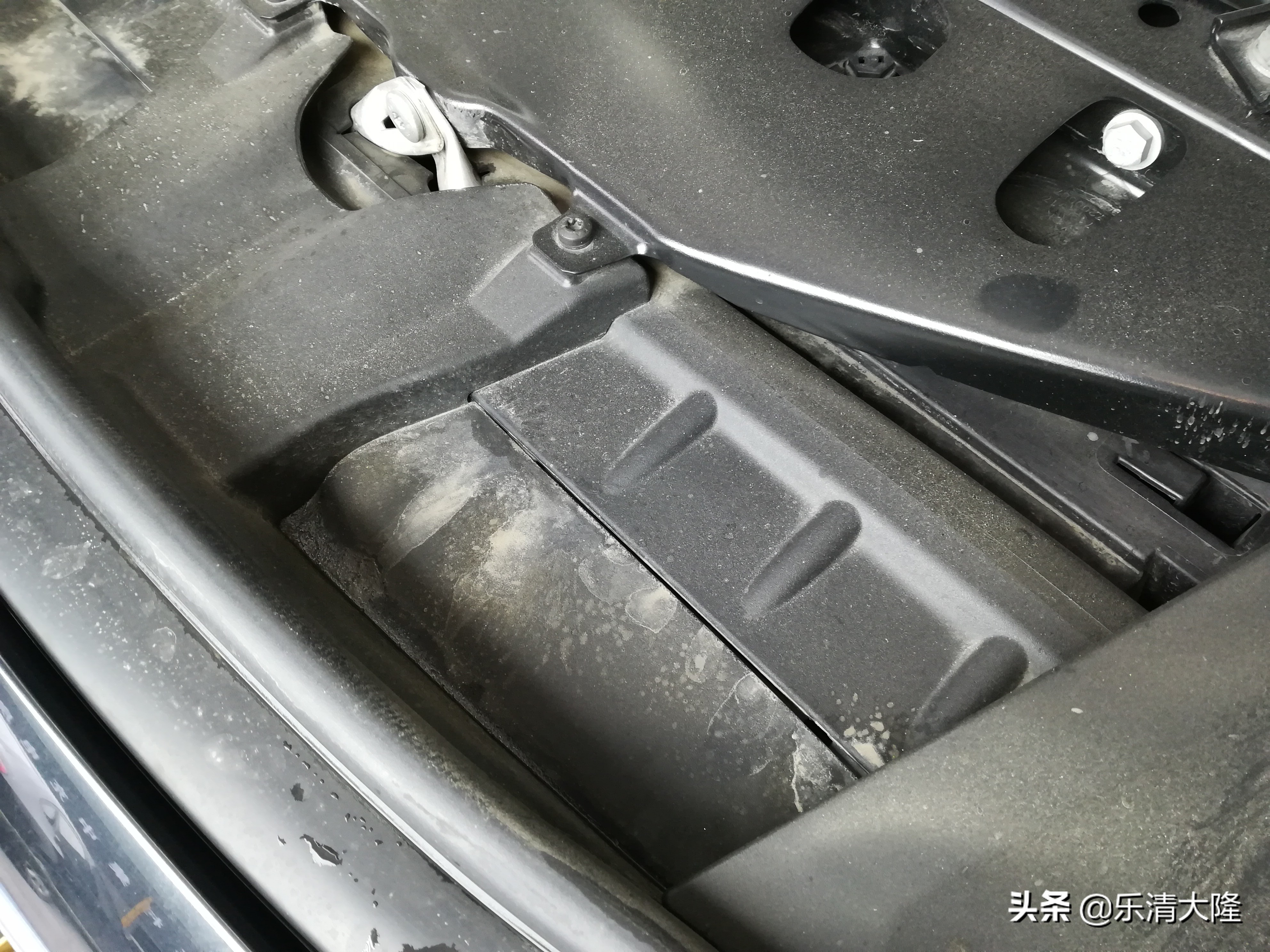 广州宝马7系内饰清洗,宝马7系发动机舱清洗