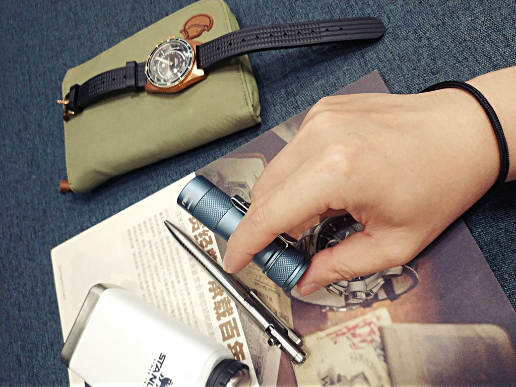 雷明兔fw4x手电,雷明兔fw4a手电筒评测