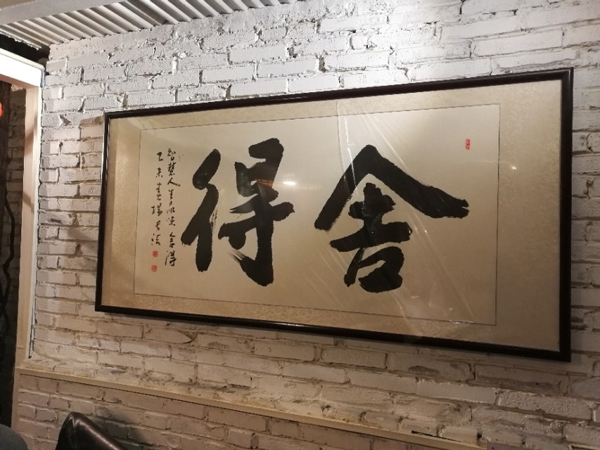 深夜郑州8男2女躲在花园路北环桥头,吃丹江翘嘴鲌,喝方城木瓜酒