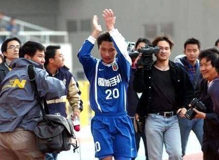 中国足球背后经济原因,国青拜金四少再聚首完整版