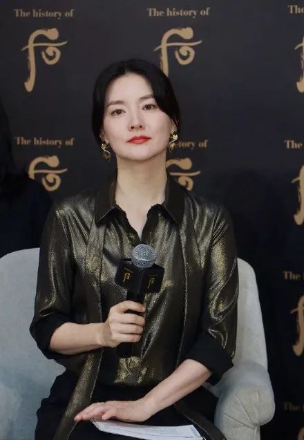 李英爱古装美照,李英爱惊艳深v礼服