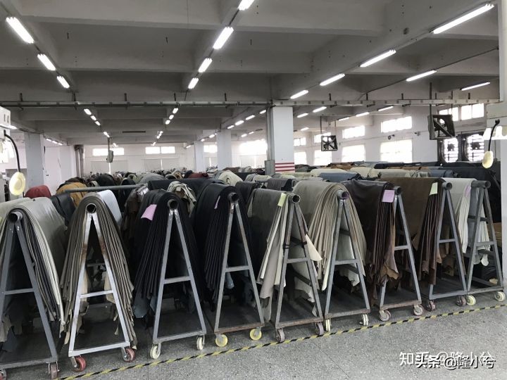 真皮沙发散发出的气味是甲醛吗,真皮沙发的味道是什么样的