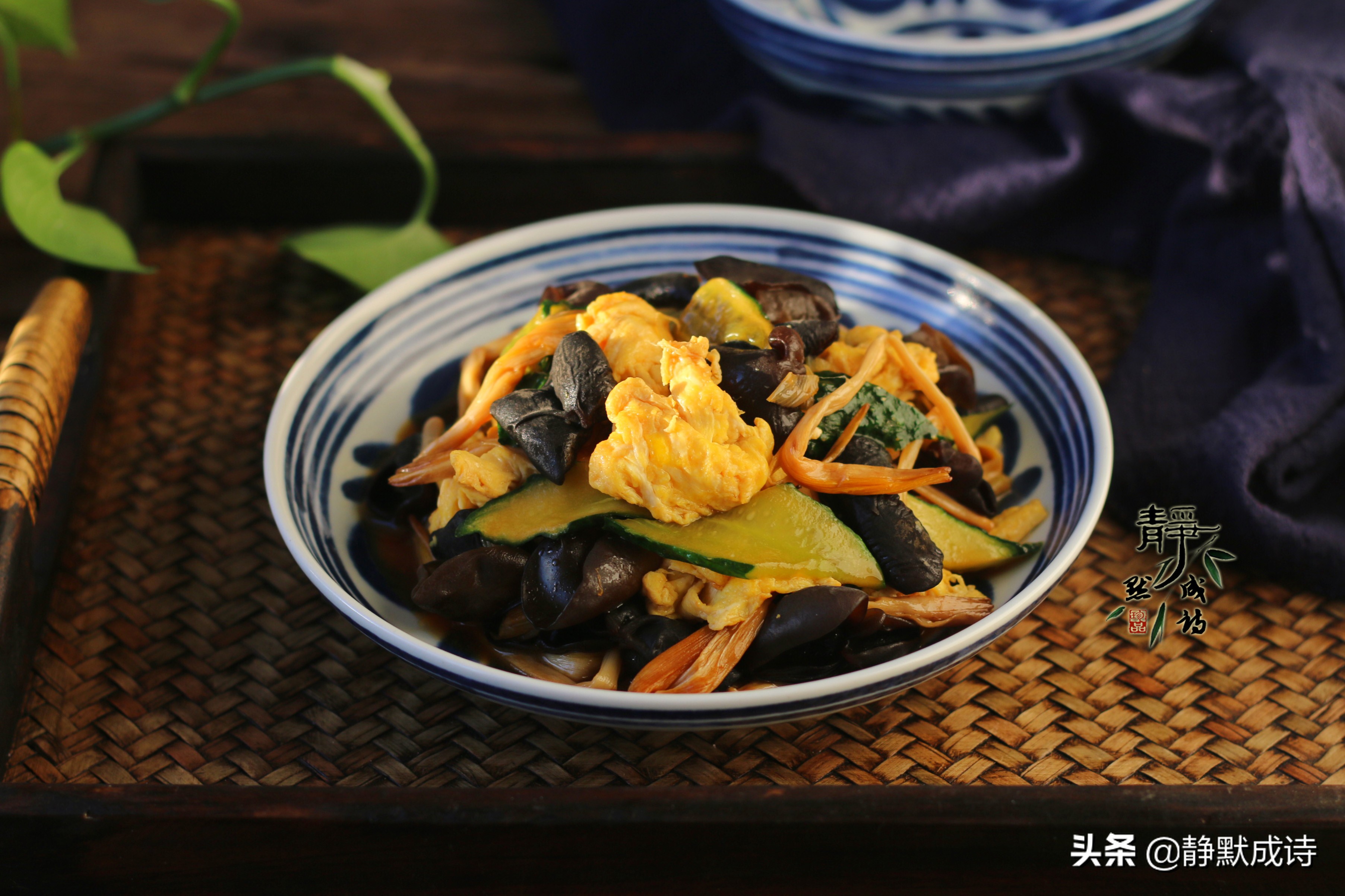 鸡蛋的神仙吃法不用锅简单又好吃,煎鸡蛋的最好吃的做法下饭