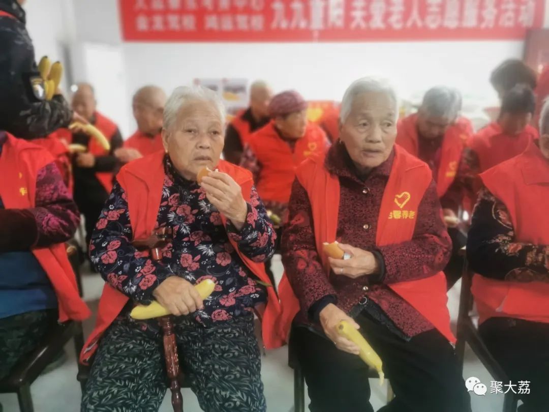 陪老人度过美好重阳节，大荔金龙、鸿运驾校、秦东考务中心在行动