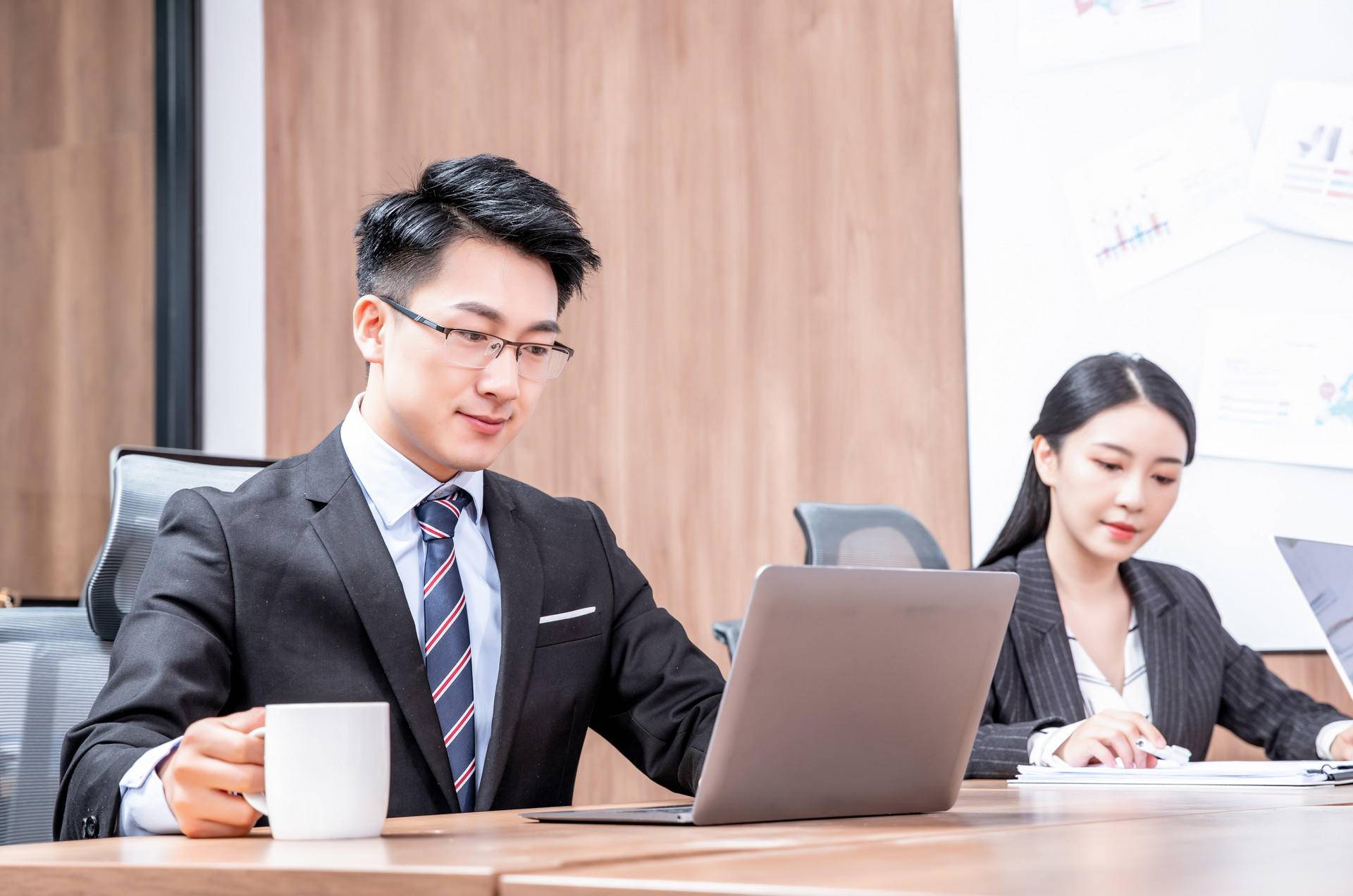 同事跟同事之间排挤你要怎么解决,如何对付单位同事总是背后使坏