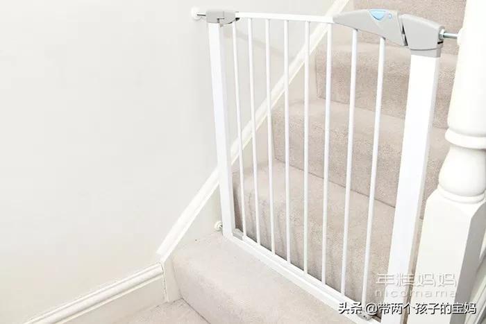 宝宝不小心磕到头怎么办动画,宝宝不小心摔倒磕到前面头部