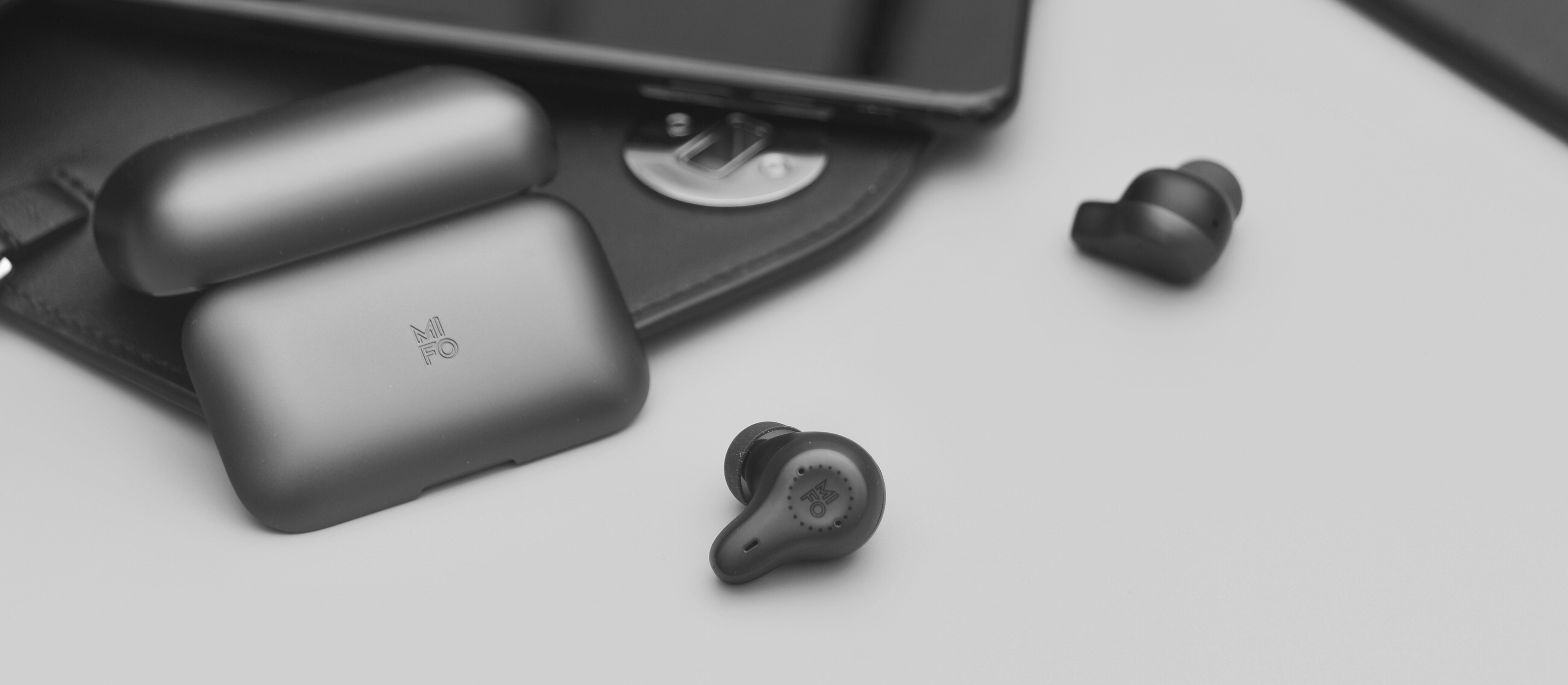 抗30km/h风噪是亮点，日常使用无压力。体验mifoO7蓝牙耳机