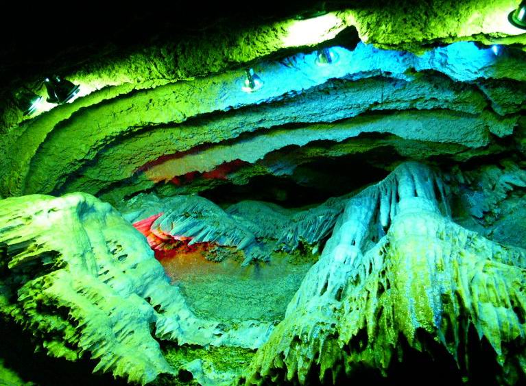 地下河奇观,山东地下大峡谷暗河漂流