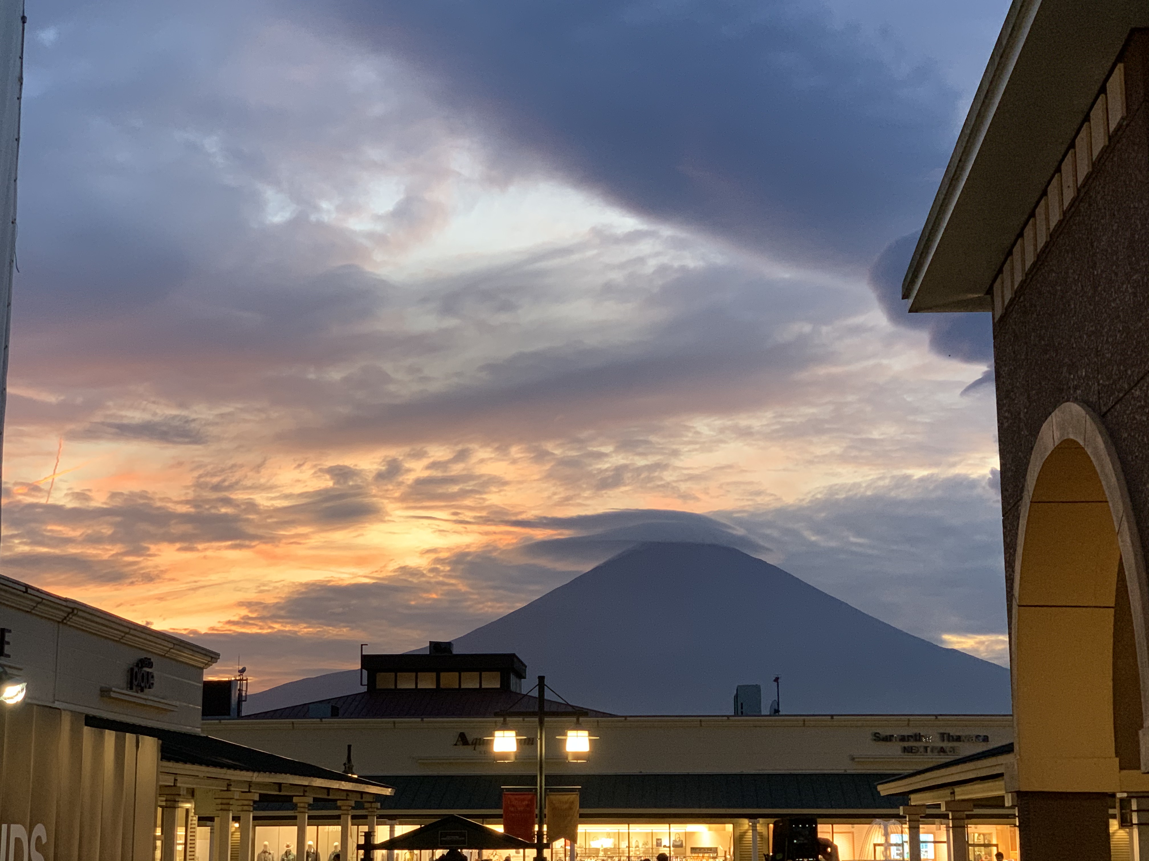 日本东京购物的必去之地御殿场Outlets