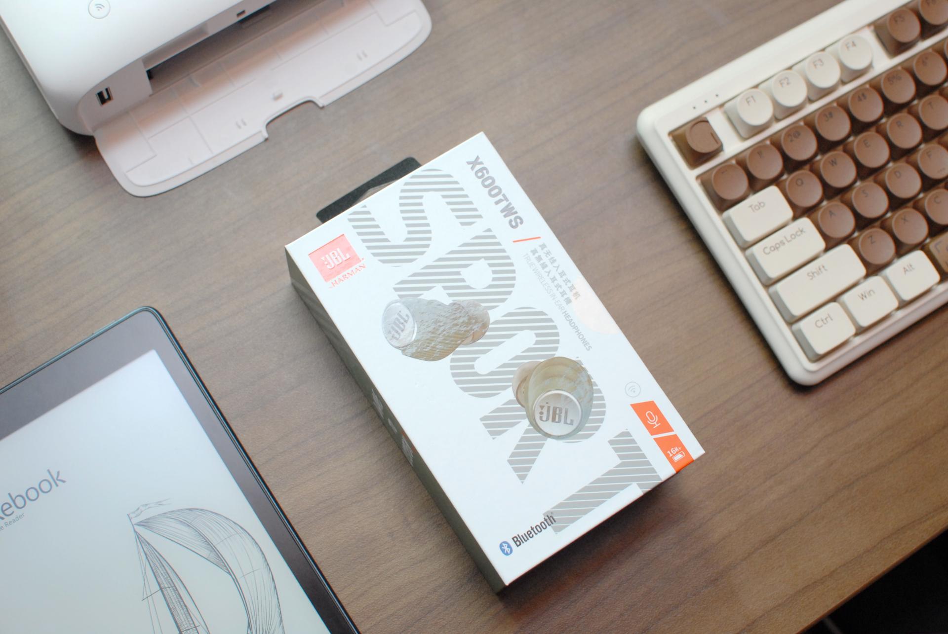 jblx600tws蓝牙耳机打开不闪烁,jblx600蓝牙耳机