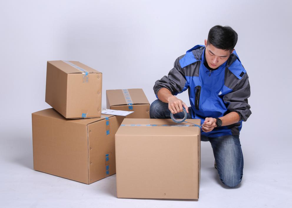 泰州街头一抹蓝快运滴为货运保驾护航