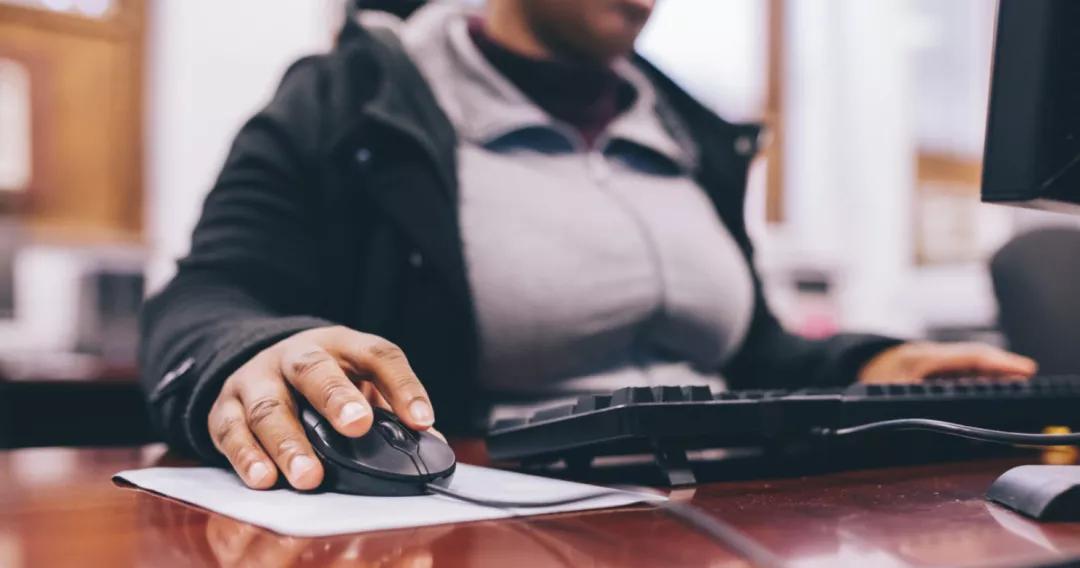 借护照买东西有风险吗,出借自己的护照的用途