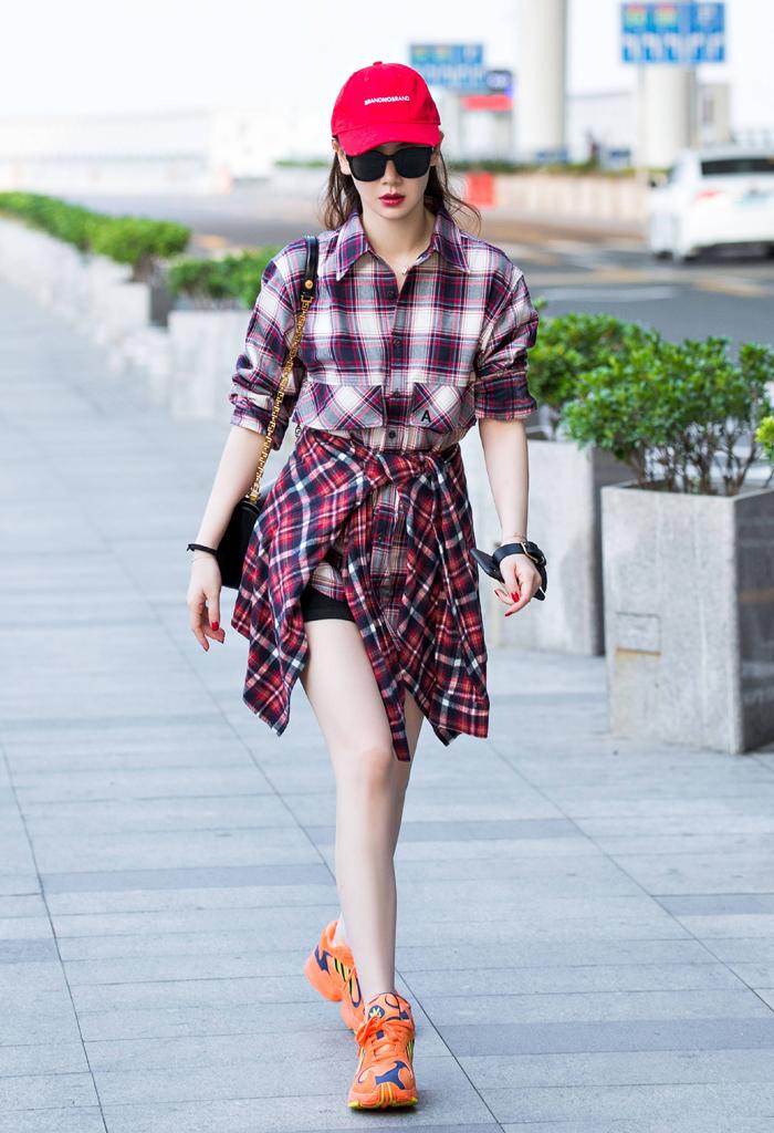 女人翘臀如何穿衣搭配,怎样穿衣服能提高臀线