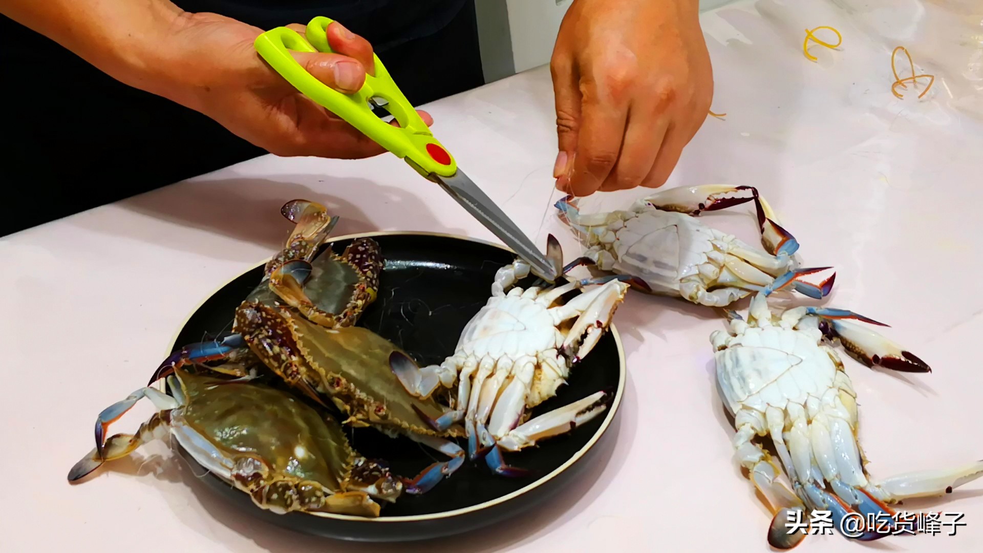 蒸螃蟹教你一招不掉腿不流蟹黄,蒸螃蟹的方法图解窍门