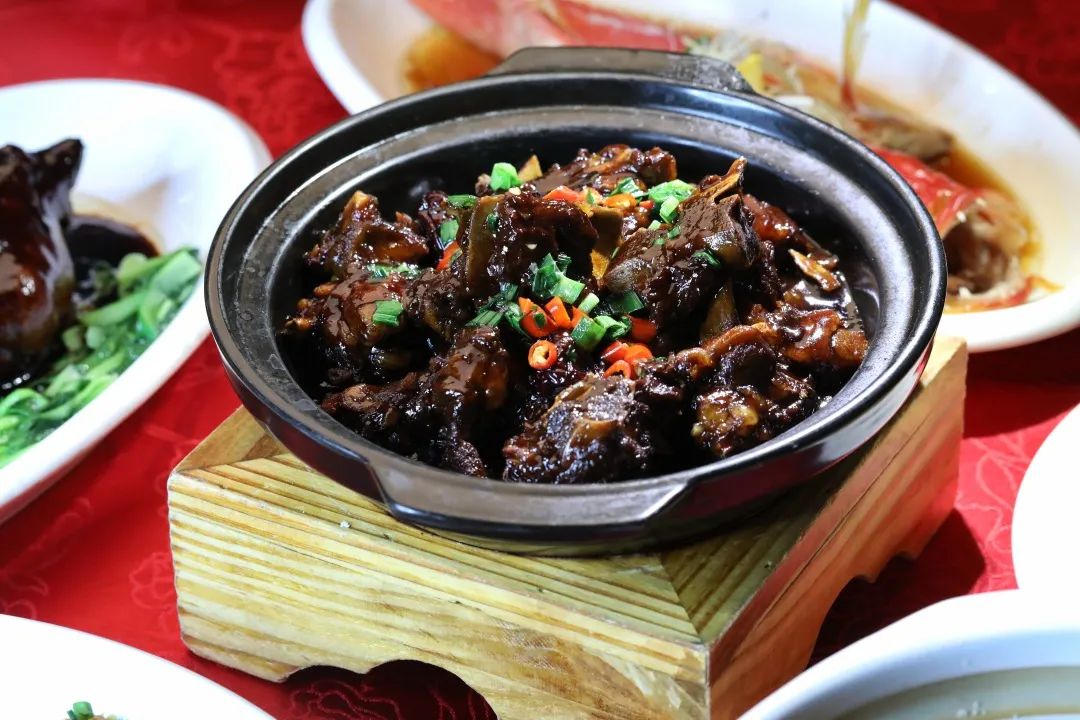 快来!今年在东方明珠塔、国际会议中心、市中心大饭店过年啦