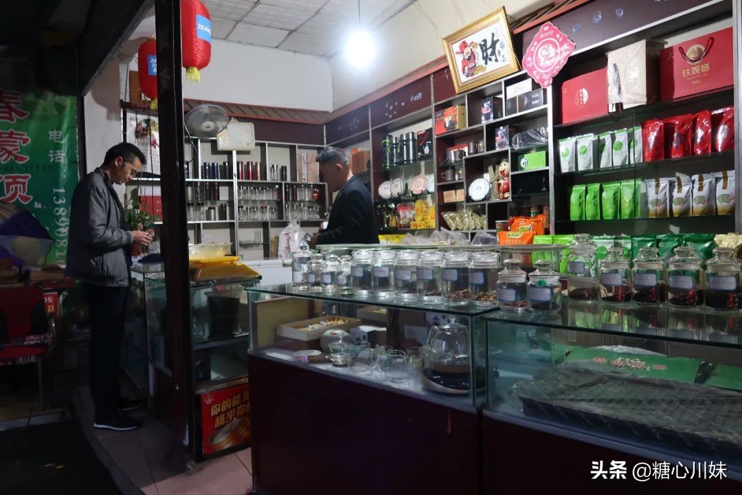 南充街头有家20年的茶行，自己当老板，几十年如一日