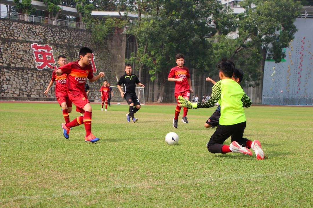 校园足球点燃绿茵梦想,校园足球联赛拉开序幕