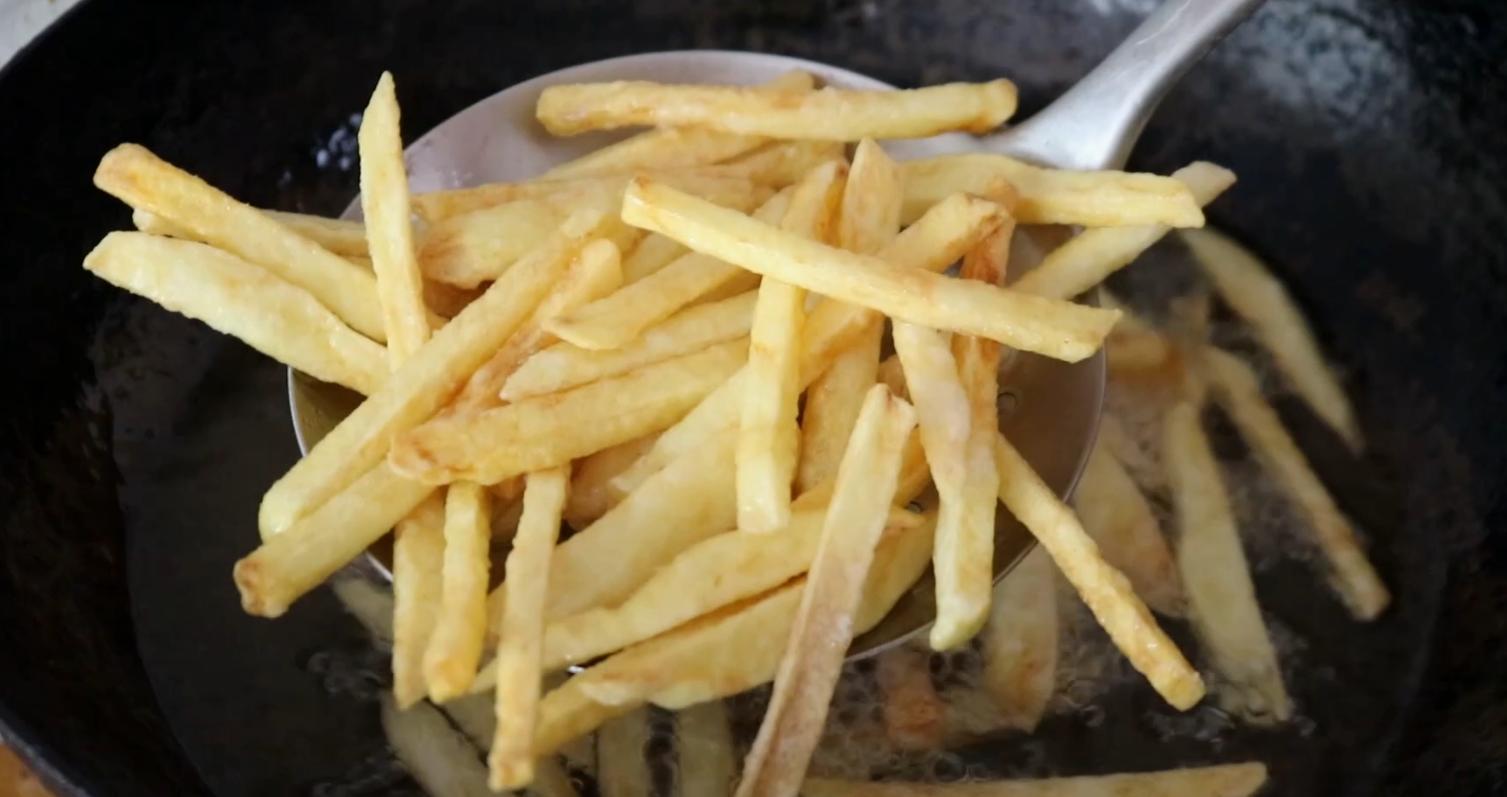 肯德基薯条最正确的制作方法,肯德基薯条是怎样制作的