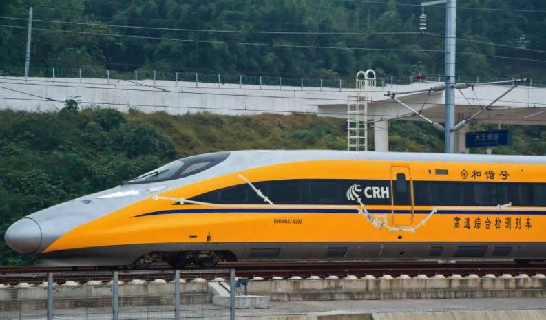 高铁遇到大石头怎么解决,高铁速度那么快路上有石头怎么办