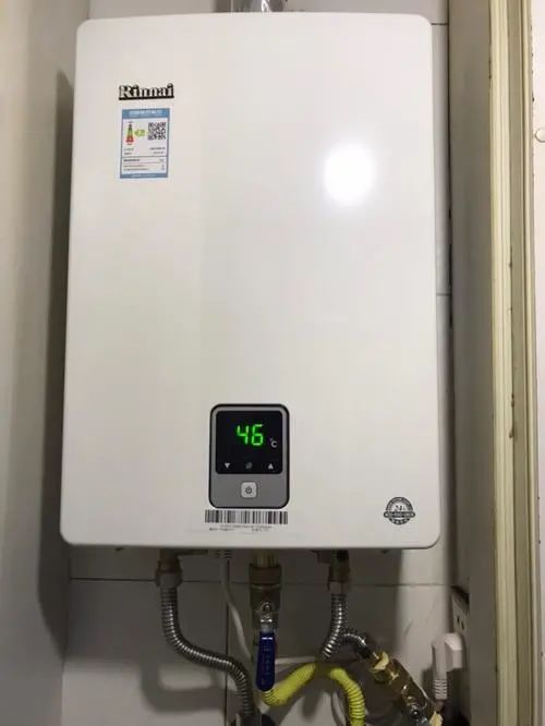 冷凝热水器和恒温热水器哪个好,普通燃气热水器和恒温燃气热水器