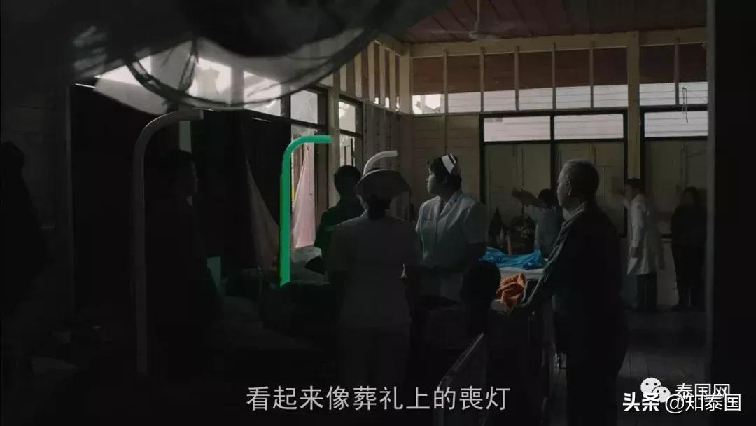 被士兵“上身”的年轻女巫，为何要去舔舐老女人伤痕累累的大腿？