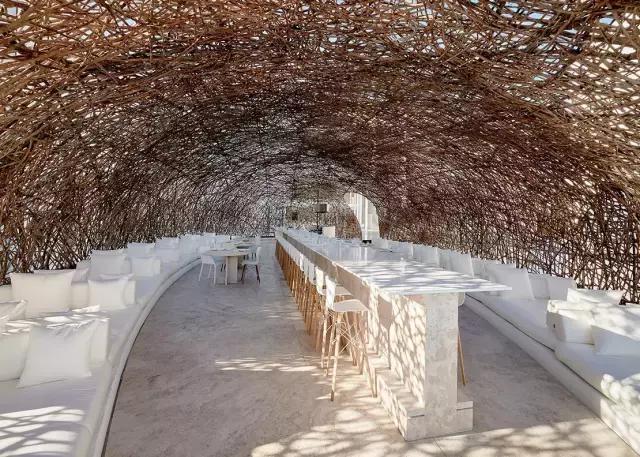 这家禁欲风的“情趣酒店”,开了灯后……嗨爆了