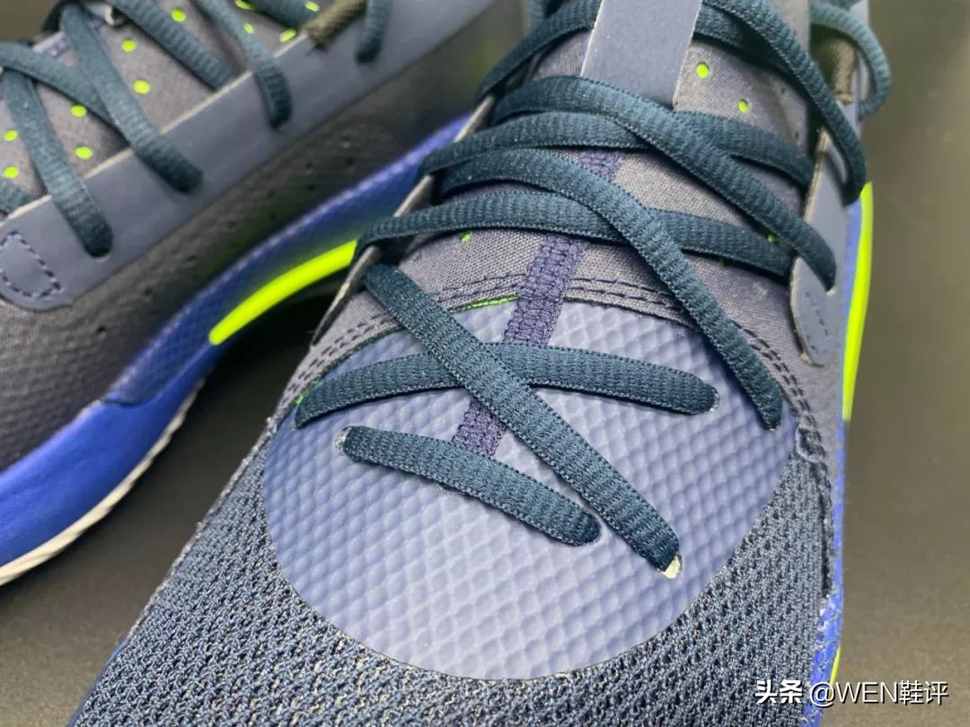 库里和ua合作的第一双鞋,ua库里篮球鞋