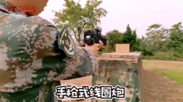 国产电磁枪突然曝光，轻松打穿9层木板，网友：军兔这是开挂了
