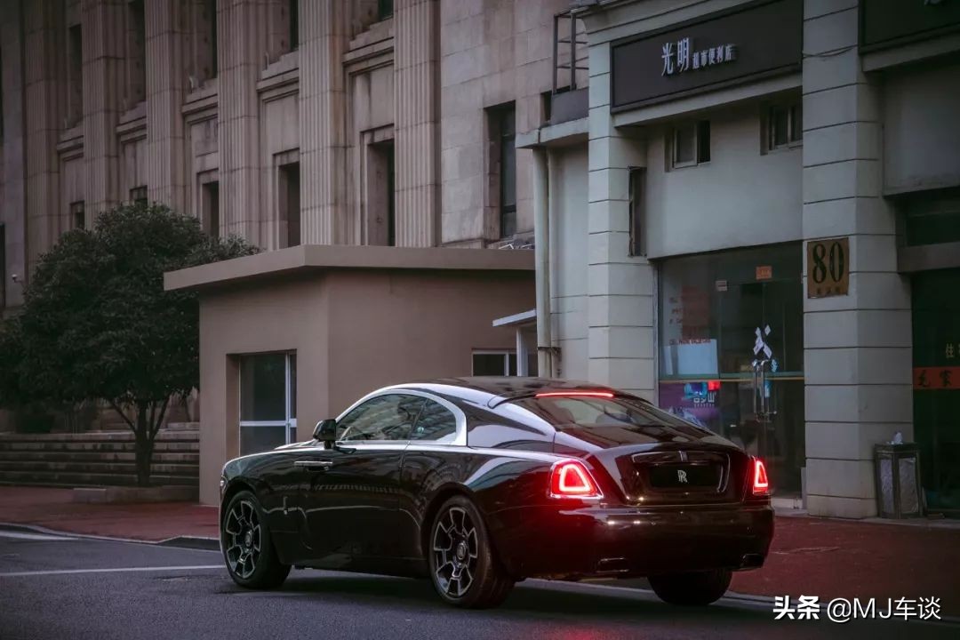 亲身体验劳斯莱斯,300多万的豪华堡垒开起来是什么感觉?