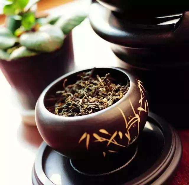 茶水泡旧衣服，竟恢复如新！茶叶25种另类用法