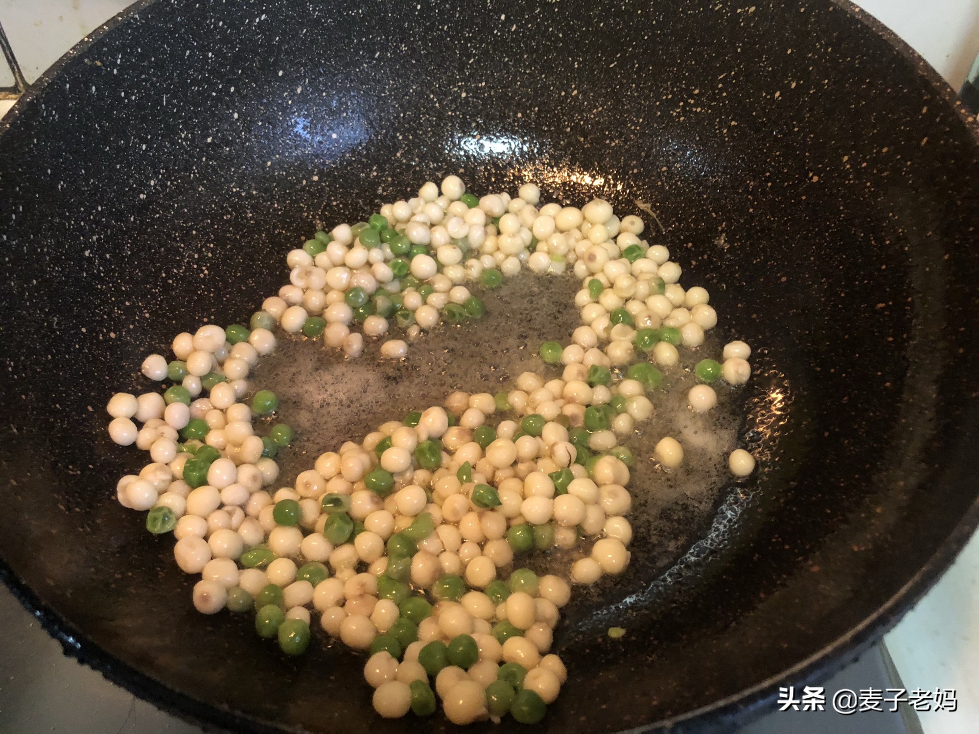 鸡头米炒虾仁酒店做法,鸡头米百合炒虾仁酒店做法