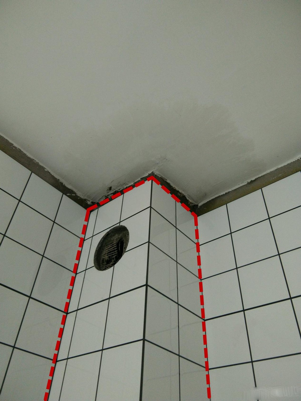 楼上烟道漏水楼下怎么维修,新房烟道附近墙壁渗水