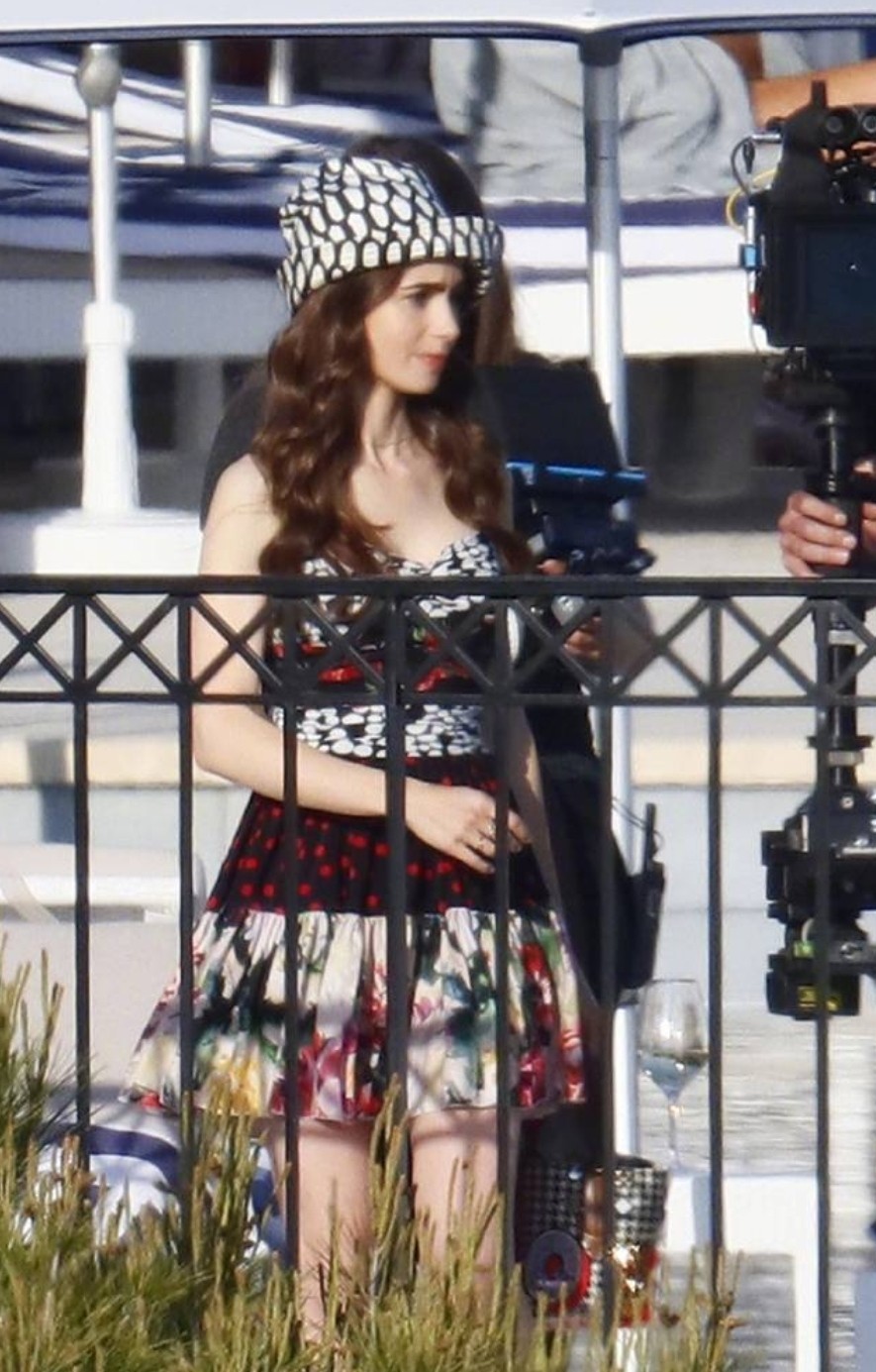 莉莉柯林斯身材粗腿,莉莉柯林斯最新近照