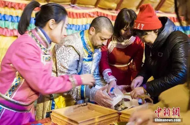 蒙古族小年祭火仪式,蒙古族祭火仪式一般几点开始