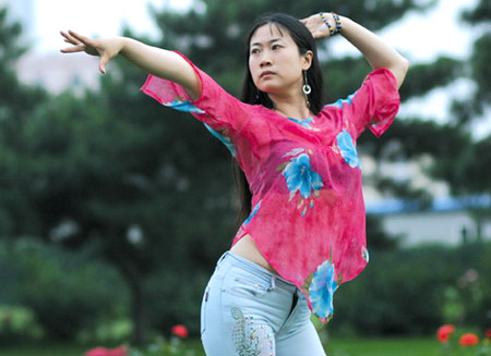 歌坛“芙蓉姐姐”拉低音乐层次?她只是唱出大家热衷的歌曲而已