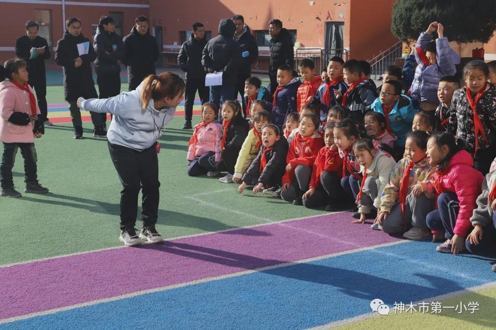 神木第一小学拔河比赛,小学体育优质课简报