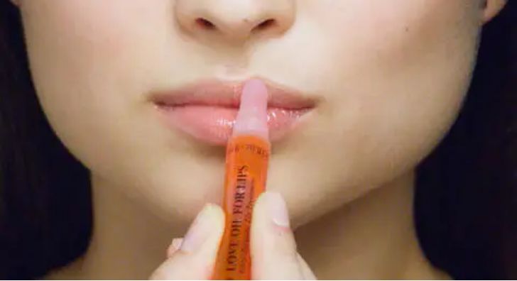 就算戴上口罩也遮不住魅力,即使戴上口罩也无法掩饰你的美