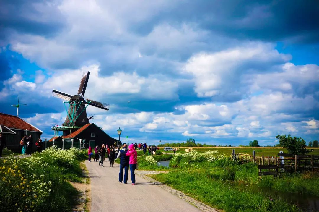 小梁带你看世界完整视频,老梁观世界图片