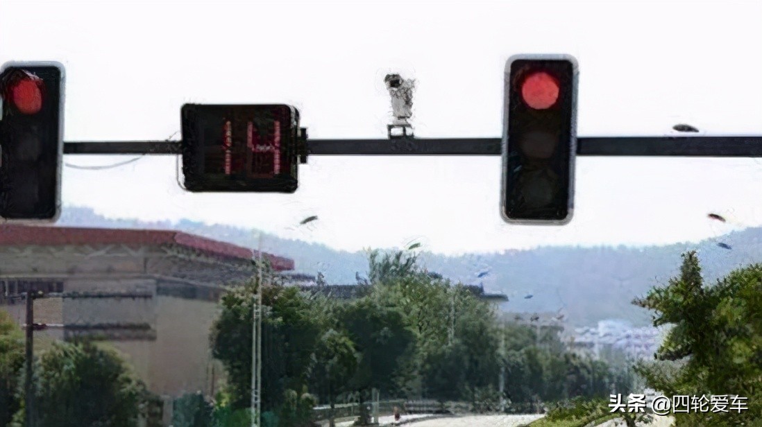 新规直行红灯右转算不算闯红灯,右转专用通道红灯右转算闯红灯吗