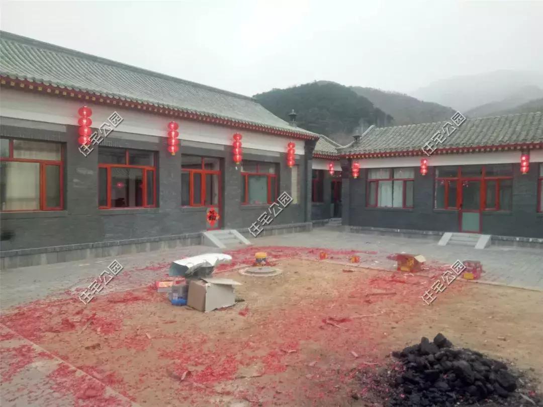 东北农村模块建房大火炕三合院,三合院一层有火炕