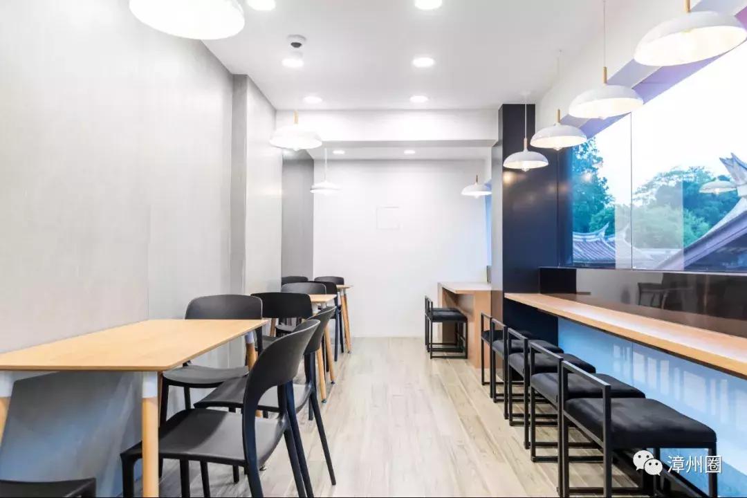 古城这家店很小,但鸡炸得好