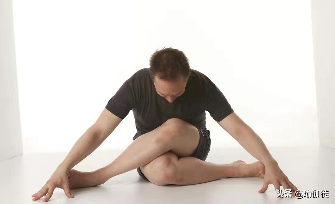 伟大的肌肉,用瑜伽带训练梨状肌