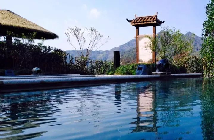 还没想好国庆去哪?自驾2.5小时,在秋日里泡温泉吃美食